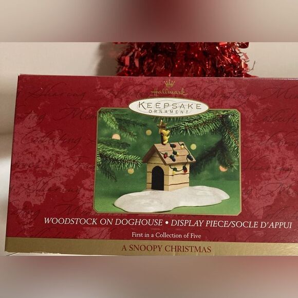 A Snoopy Christmas Peanuts Hallmark Keepsake Ornament Doghouse Dated 2000 - Picture 2 of 5